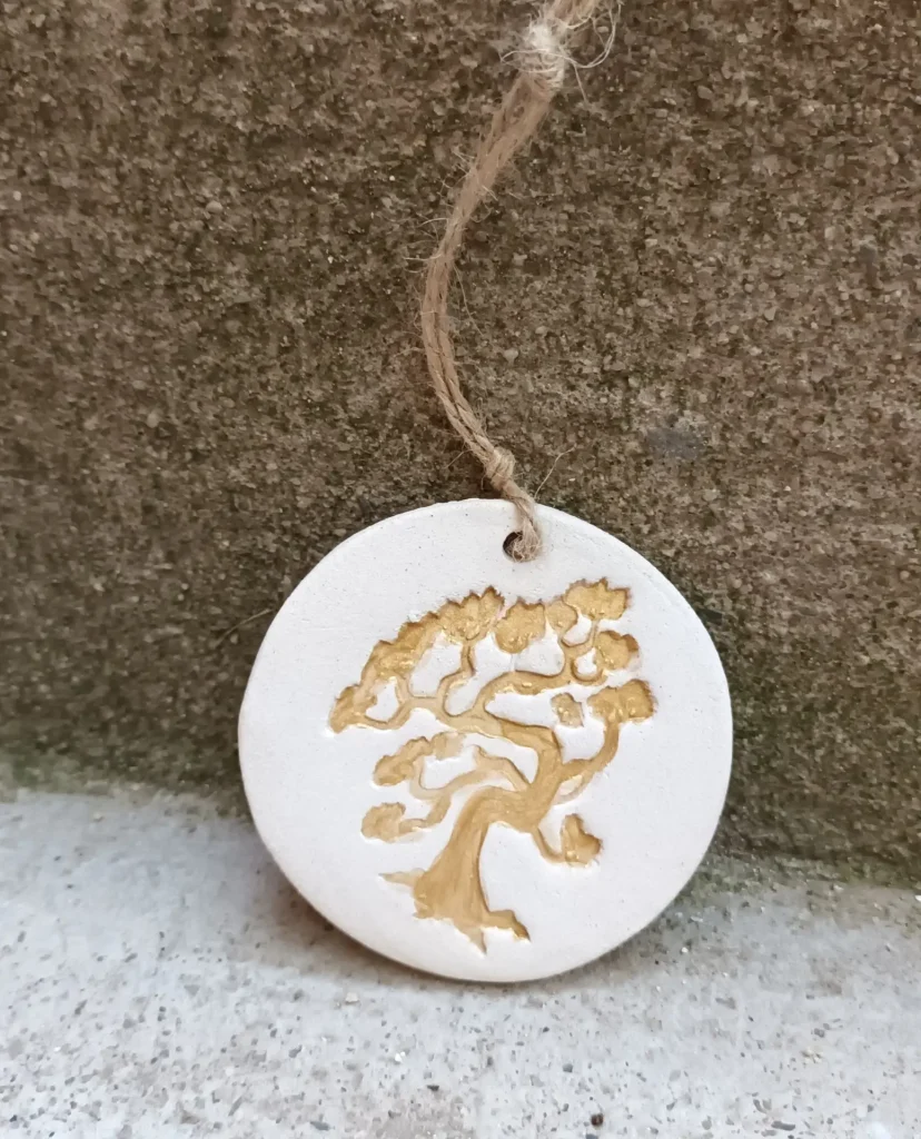 Diffuseur d'huiles essentielle et de parfums, motif arbre, arbre doré, en grès blanc, céramique, diamètre 8 cm, Isabelle Morales