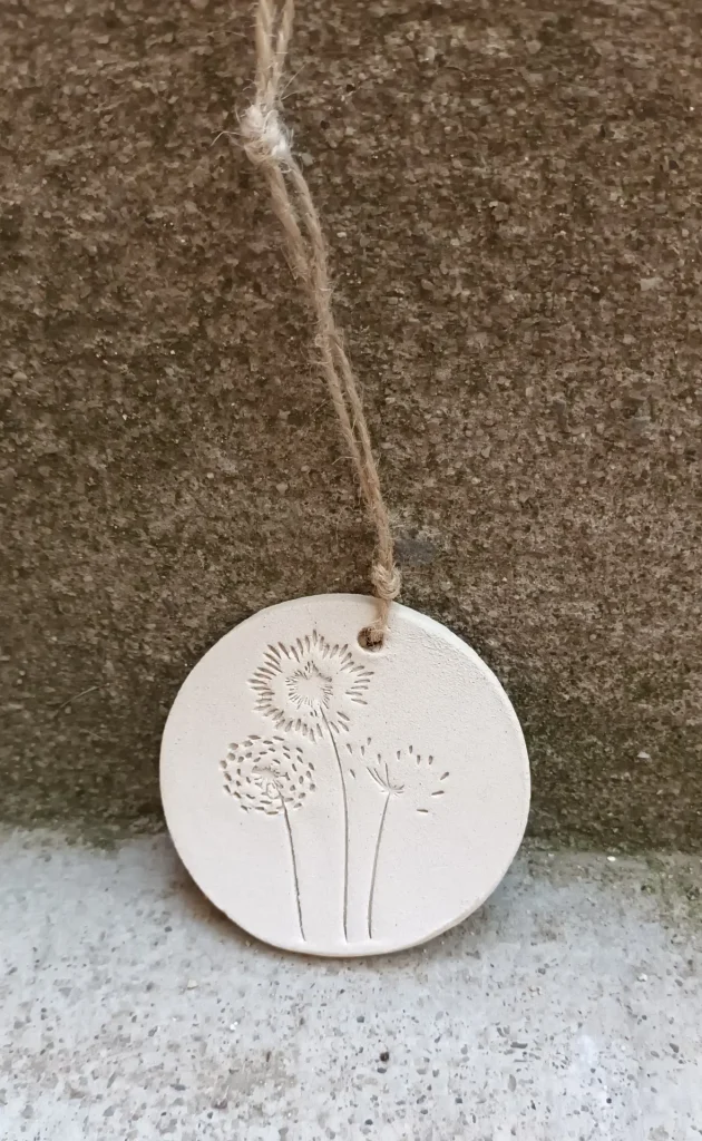Diffuseur d'huiles essentielle et de parfums, motif herbier graminée, en grès blanc, céramique, diamètre 8 cm, Isabelle Morales