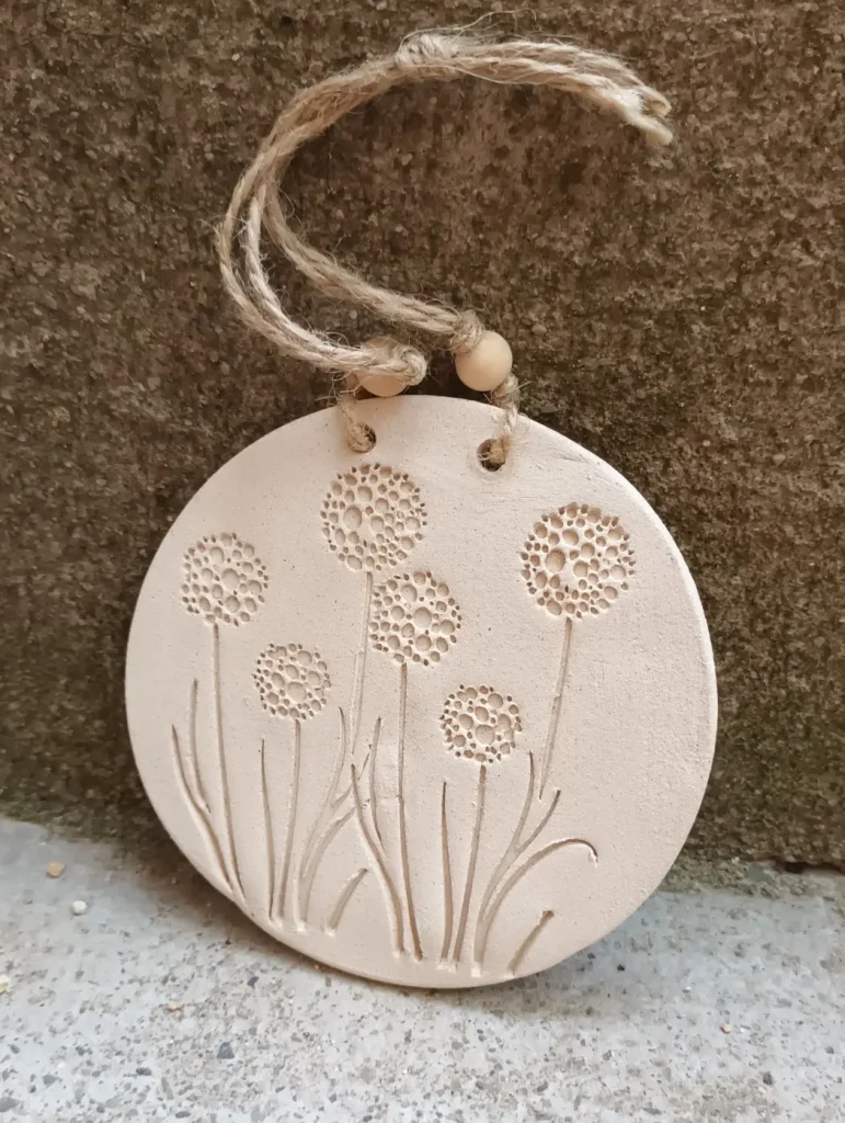 Diffuseur d'huiles essentielle et de parfums, motif herbier, en grès blanc, céramique, diamètre 10 cm, Isabelle Morales