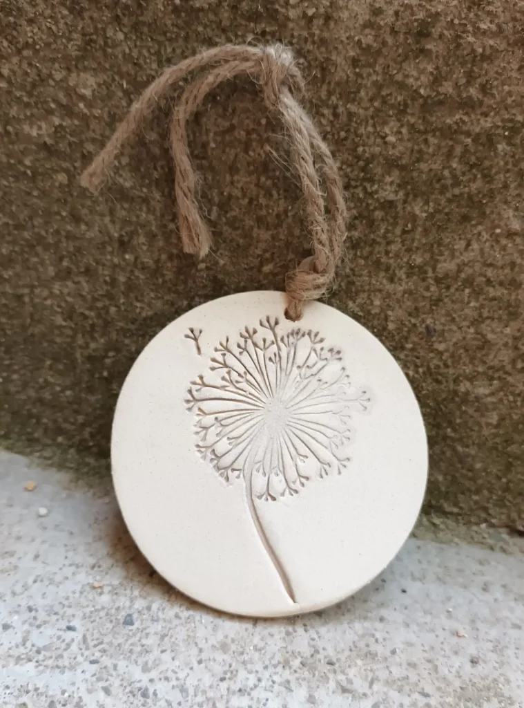 Diffuseur d'huiles essentielle et de parfums, motif herbier 4, en grès blanc, céramique, diamètre 8 cm, Isabelle Morales