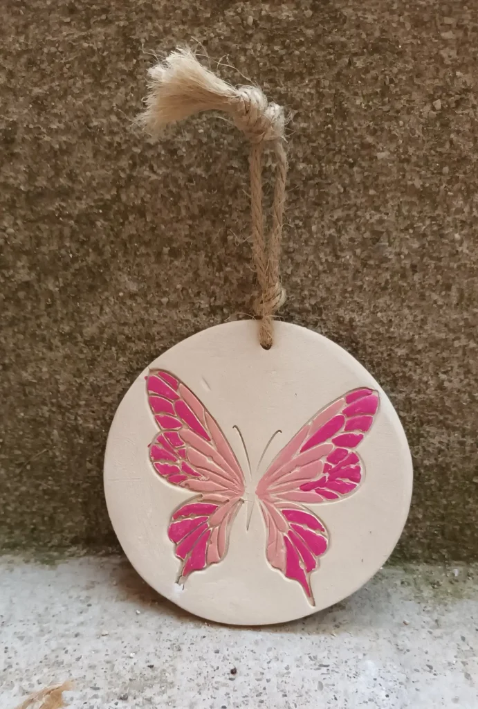 Diffuseur d'huiles essentielle et de parfums, motif papillon rose, en grès blanc, céramique, diamètre 10 cm, Isabelle Morales