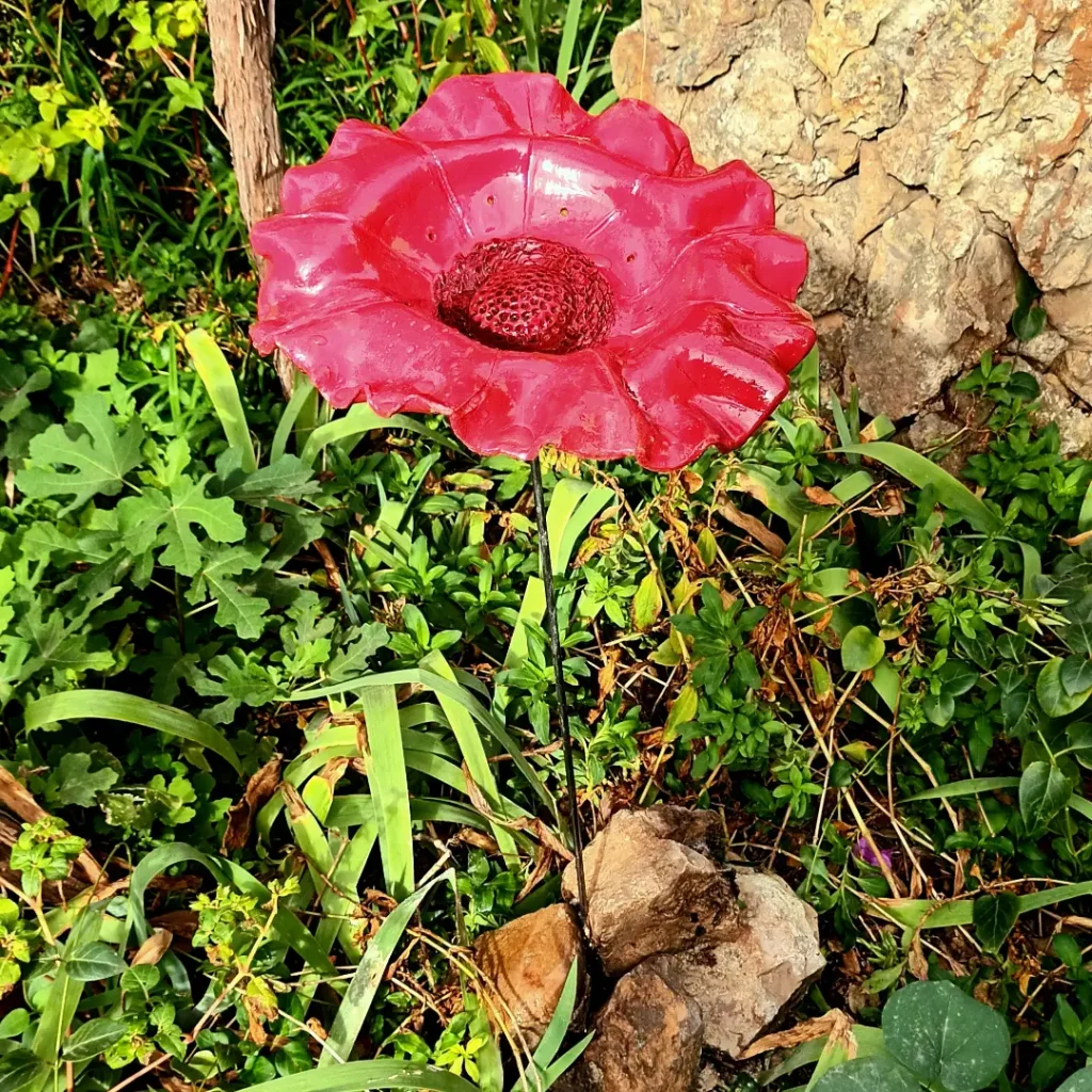 Grandes fleurs de jardin en céramique, en grès, crée sur-mesure pour une cliente, Isabelle Morales