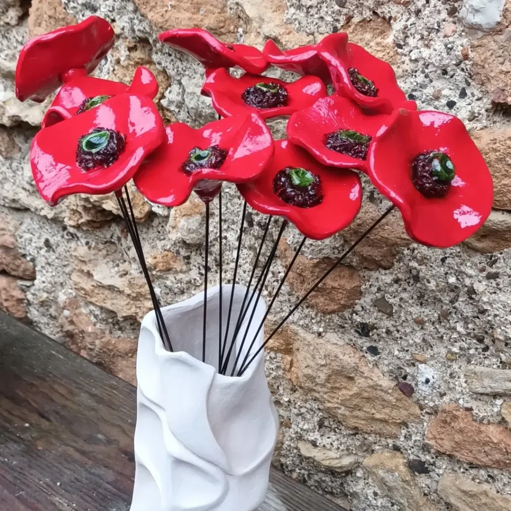 Coquelicots en céramique en terre vernissée, Isabelle Morales