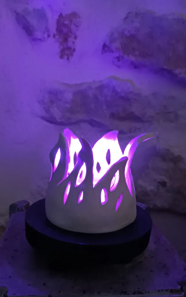 Lampe d'ambiance en céramique, en grès blanc, petit modèle, lumière violette, avec télécommande, rechargeable, Isabelle Morales