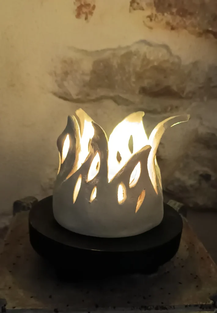 Lampe d'ambiance en céramique, en grès blanc, petit modèle, lumière blanche, avec télécommande, rechargeable, Isabelle Morales