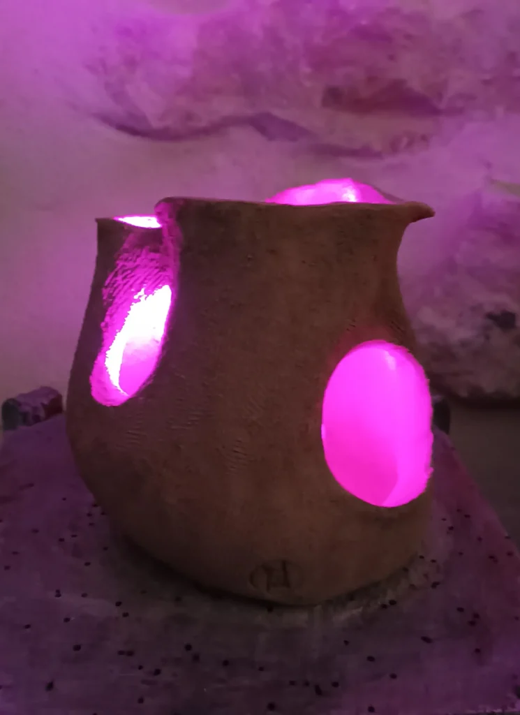 Lampe d'ambiance en céramique, en grès roux, moyen modèle, lumière rose, avec télécommande, rechargeable, Isabelle Morales
