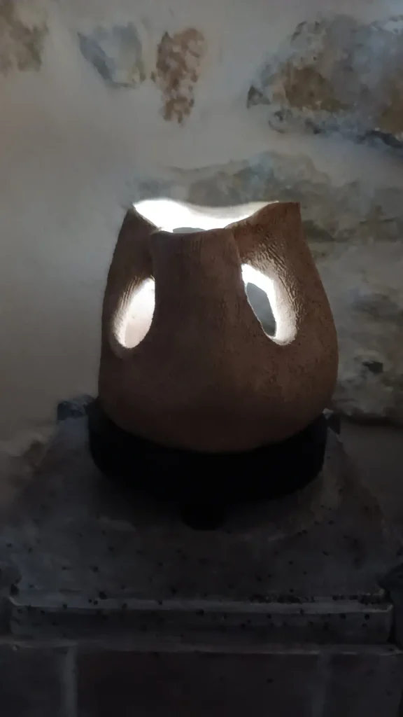 Lampe d'ambiance en céramique, en grès roux, moyen modèle, lumière blanche, avec télécommande, rechargeable, Isabelle Morales