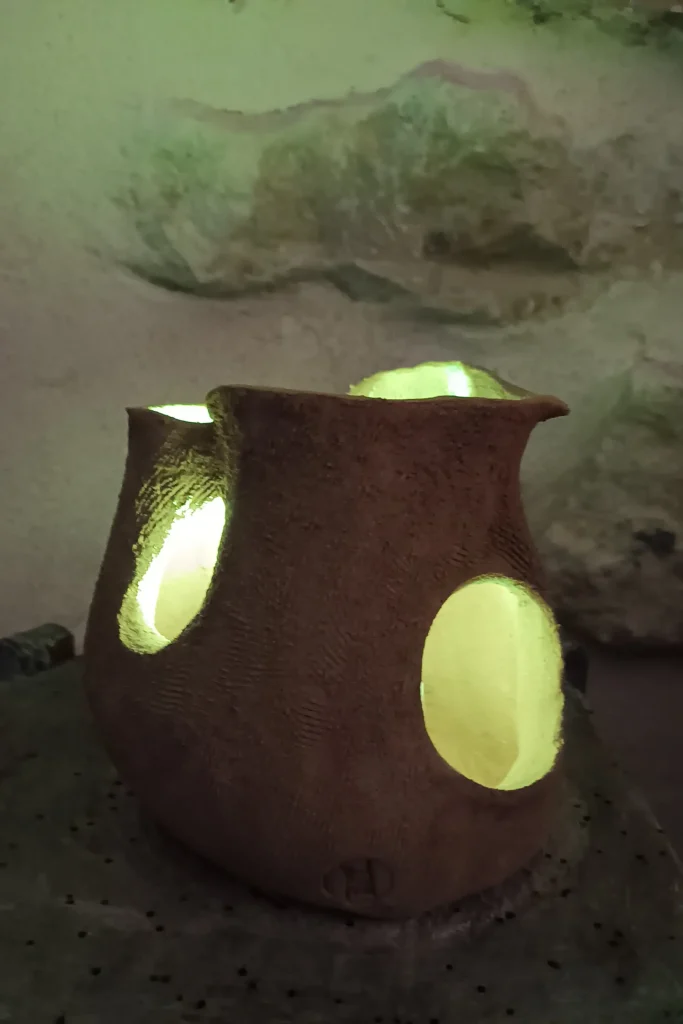 Lampe d'ambiance en céramique, en grès roux, moyen modèle, lumière jaune, avec télécommande, rechargeable, Isabelle Morales