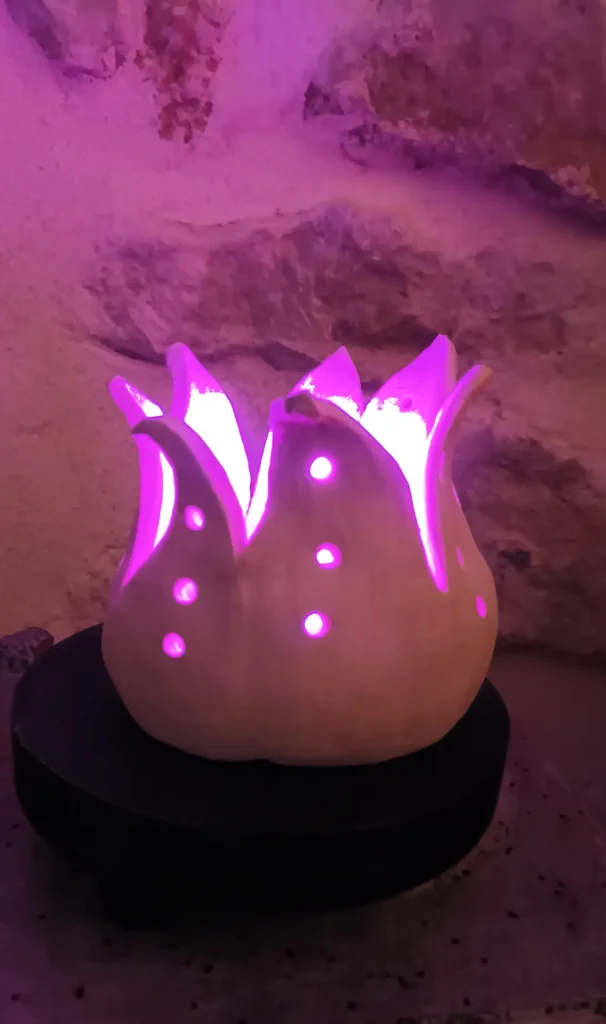 Lampe d'ambiance en céramique, en grès blanc, petit modèle, lumière rose, avec télécommande, rechargeable, Isabelle Morales