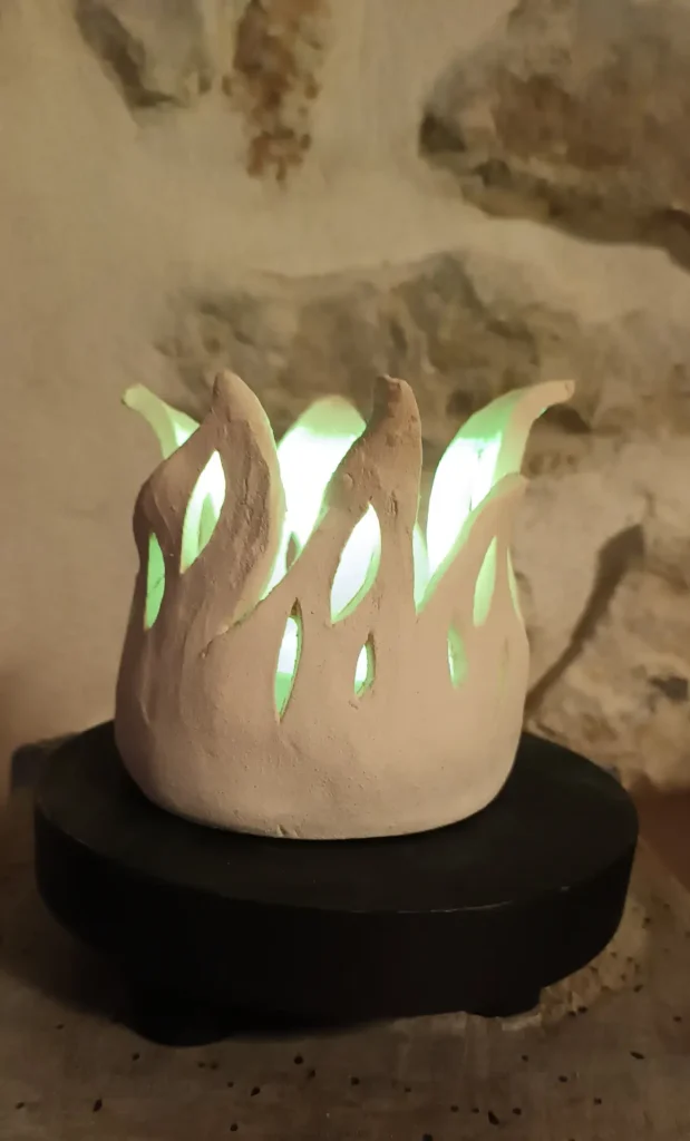 Lampe d'ambiance en céramique, en grès blanc, petit modèle, lumière verte, avec télécommande, rechargeable, Isabelle Morales