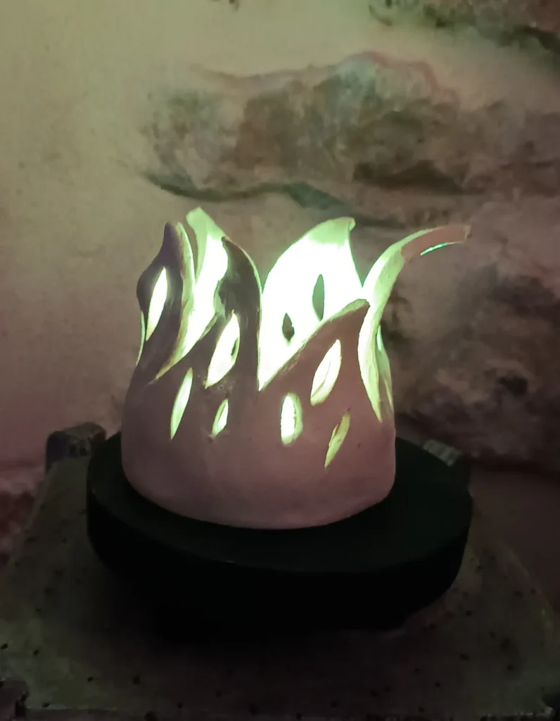 Lampe d'ambiance en céramique, en grès blanc, petit modèle, lumière verte avec télécommande, rechargeable, Isabelle Morales