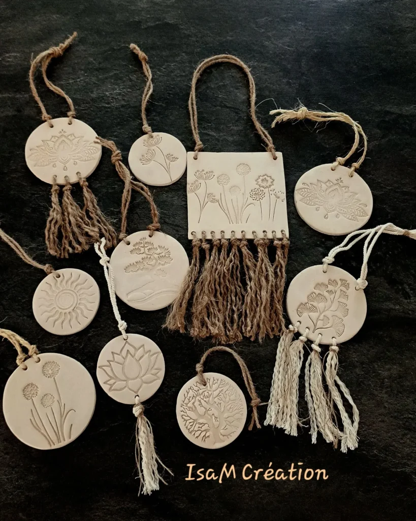 Diffuseurs d'huiles essentielles et de parfum, en grès blanc brut, divers décor, Isabelle Morales