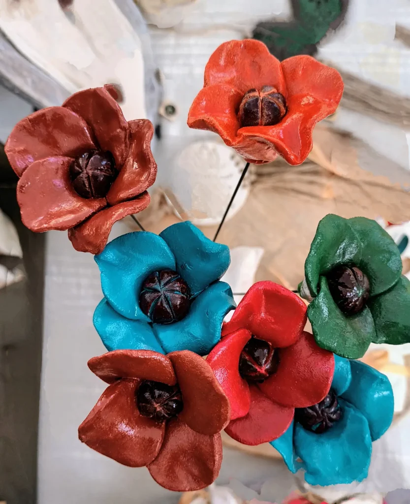 Petites fleurs colorées, céramique, décoration artisanale, Isabelle Morales