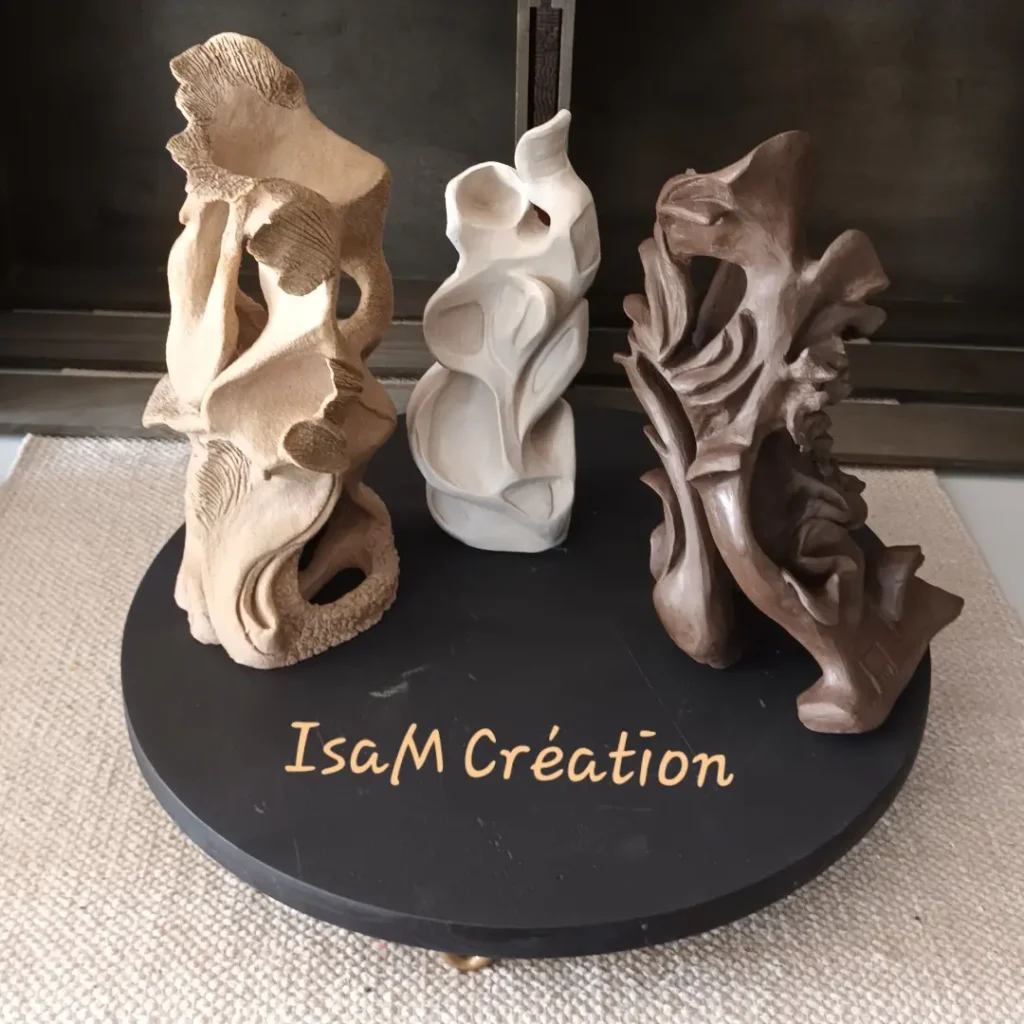 Trio de sculptures en grès roux, blanc et faïence noire, formes organiques, réalisée dans mon atelier dans le Sud de la France.