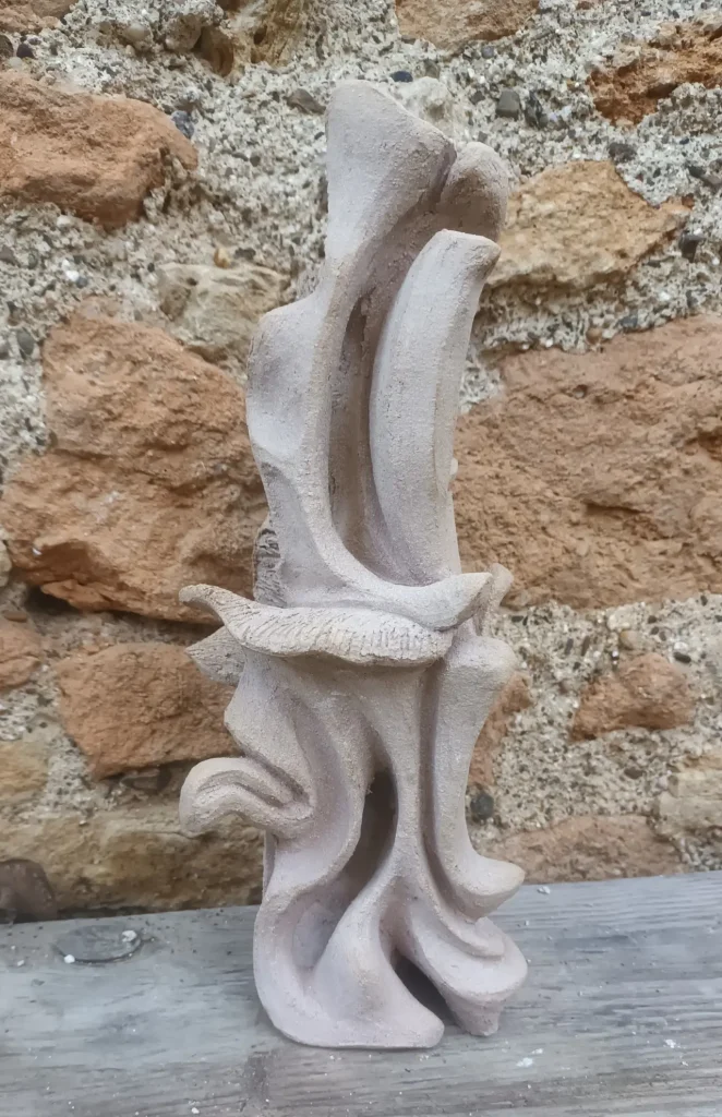 Sculpture en grès roux, forme organique, Isabelle Morales