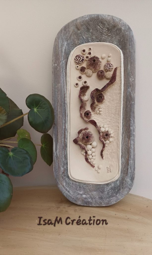 Tableau en céramique, encadrement en bois, inspiration marine, Isabelle Morales